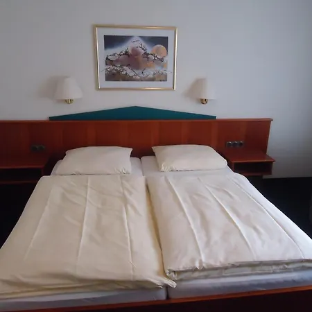 מלון Centralhotel
